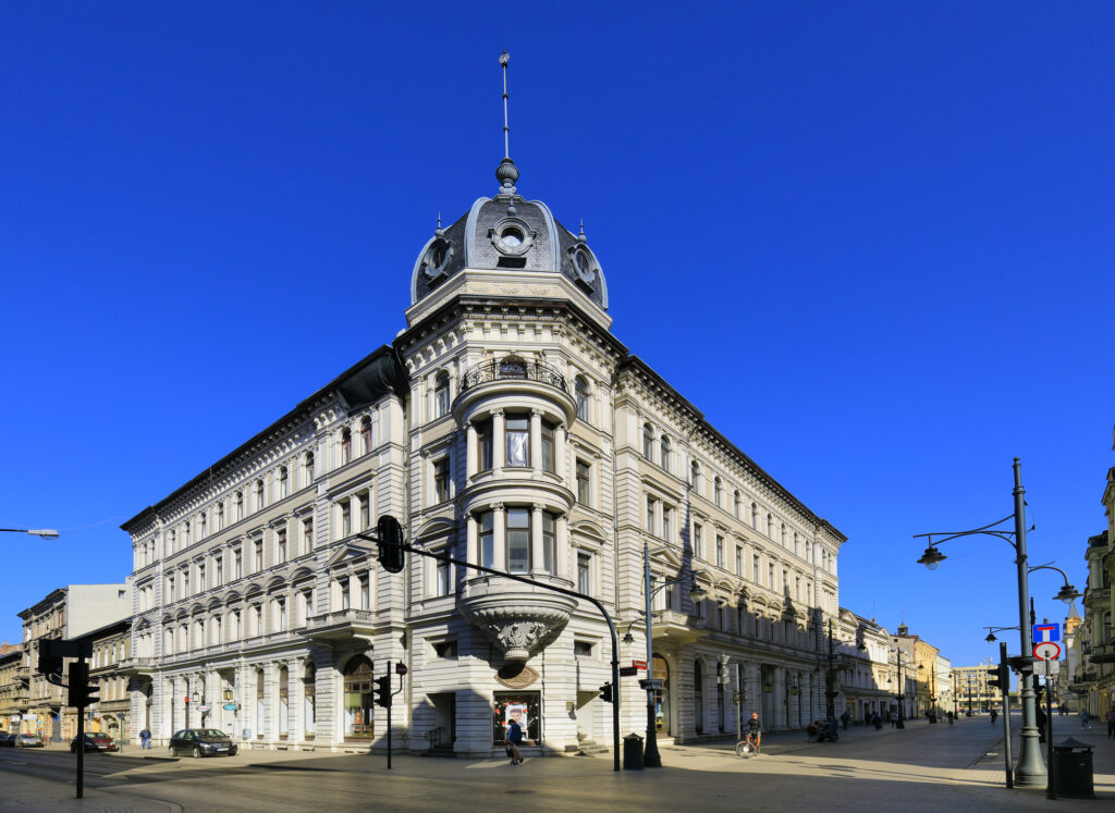 Kamienica w centrum Łodzi – przykład architektury czynszowej z czasów przemysłowego boomu i początku nowoczesnego zarządzania najmem